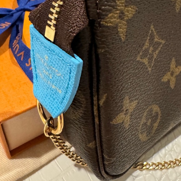 NWT LV mini Pochette Christmas collection 2022! - Picture 3 of 16